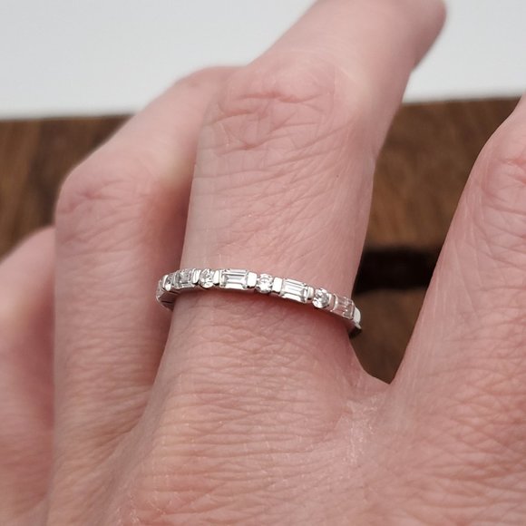 Size 9.5 925 Sterling Silver Cute Pattern Clear Cubic Zirconia Ring - Picture 2 of 8